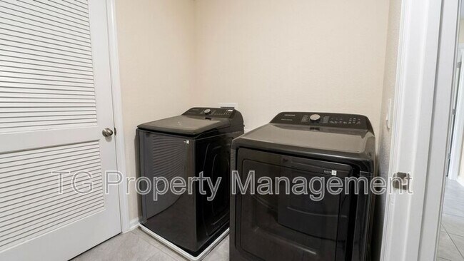 Building Photo - 124 Pasadena Dr