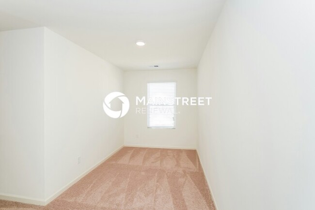 Building Photo - 995 Hawthorn Ln