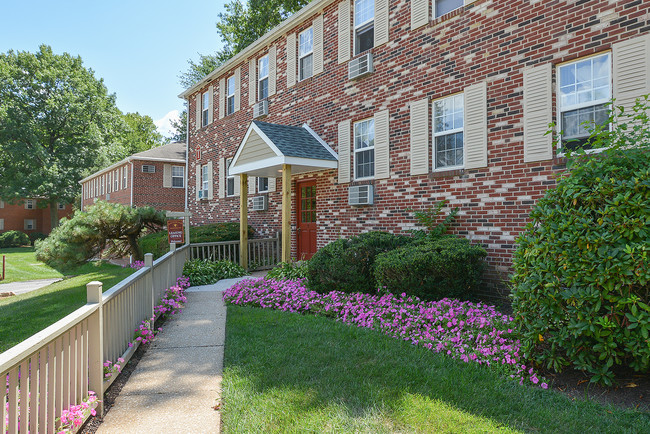 Residential Building - Knollwood Apartments