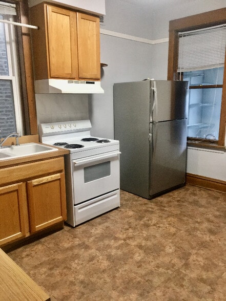 Building Photo - 4242 N Damen Ave