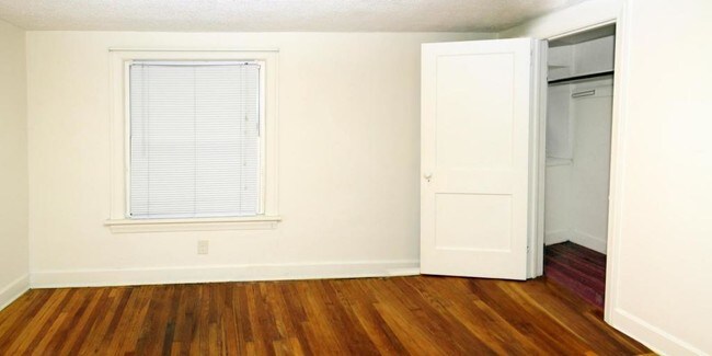 Building Photo - 228 West 16th Street