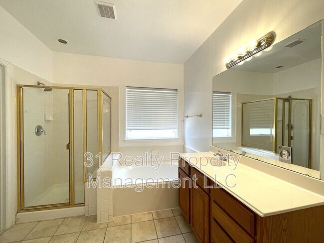 Building Photo - 4400 Avebury Dr