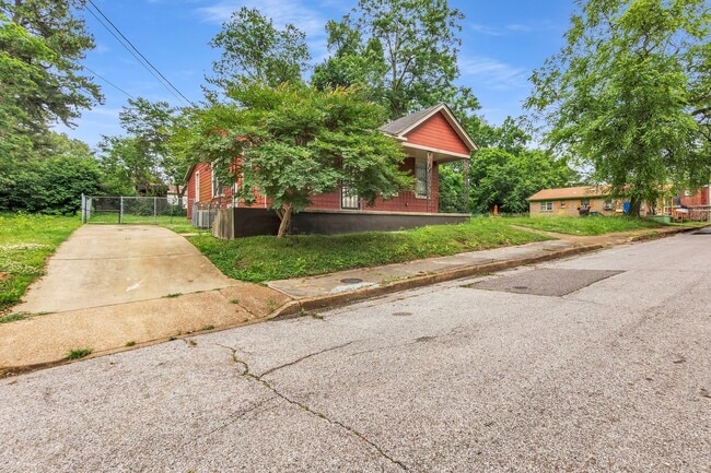 Building Photo - Charming 3-Bedroom Home in Convenient Memphis Location