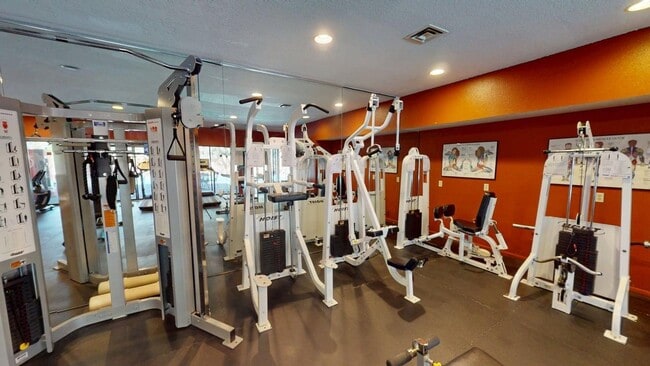 Building Photo - Light-Filled Upstairs Condo in a Prime Location