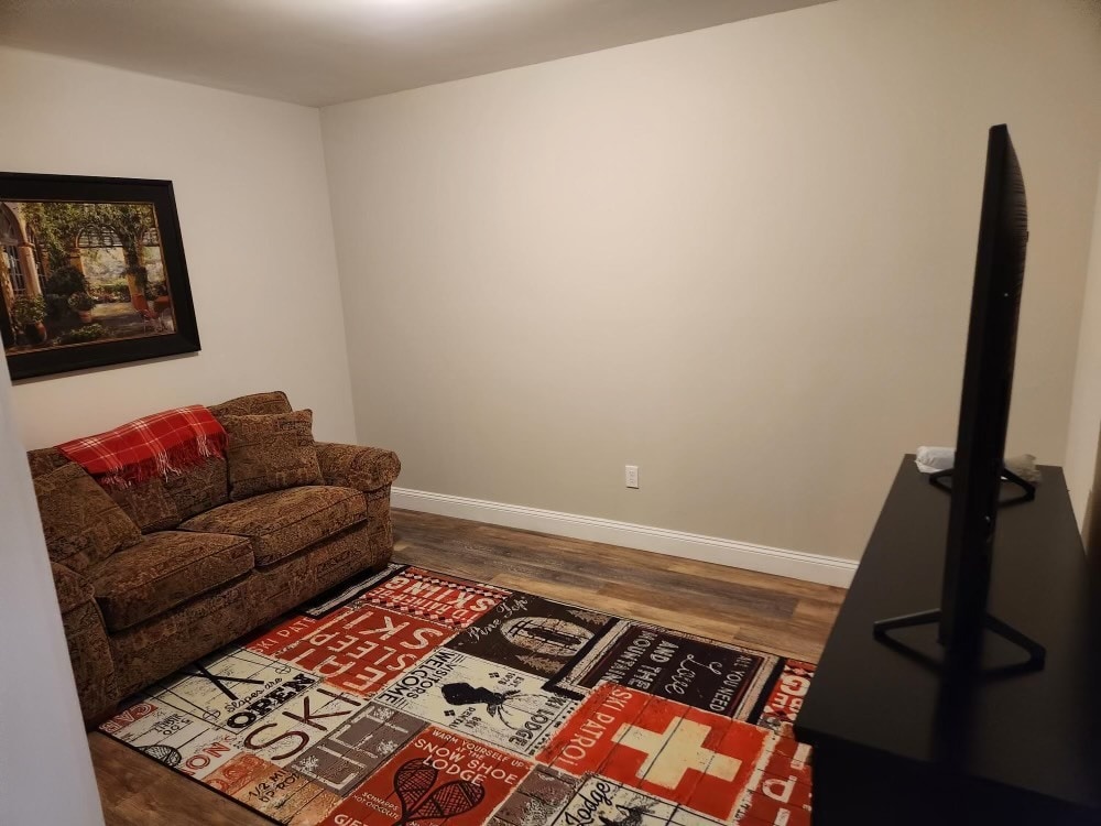 Building Photo - 91 Village Green Cir