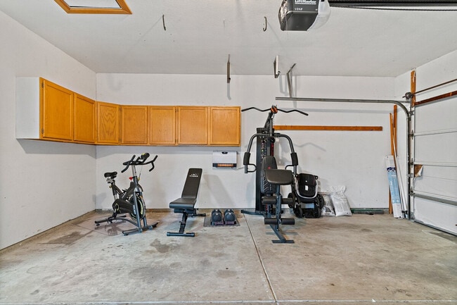 Building Photo - 2422 Cedar Crest Dr