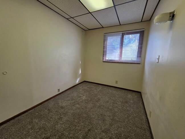 Building Photo - 1952 Roosevelt Ave