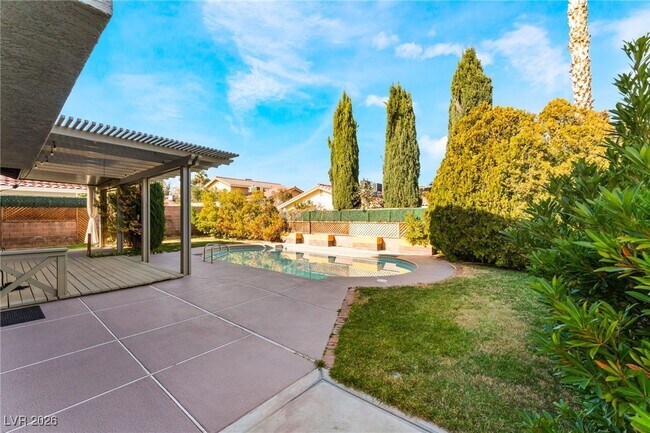 Building Photo - 8704 Isola Dr