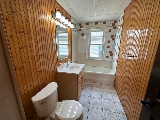 Building Photo - 61 Vernon St