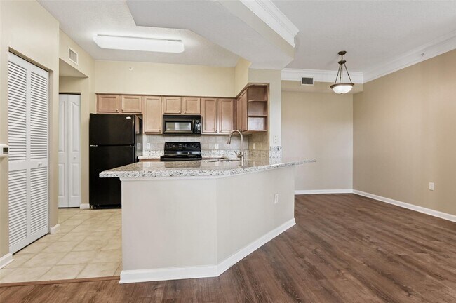 Primary Photo - 9905 Baywinds Blvd