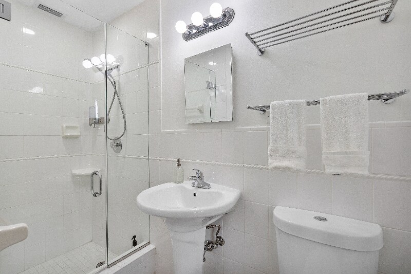 Building Photo - 411 Poinciana Dr