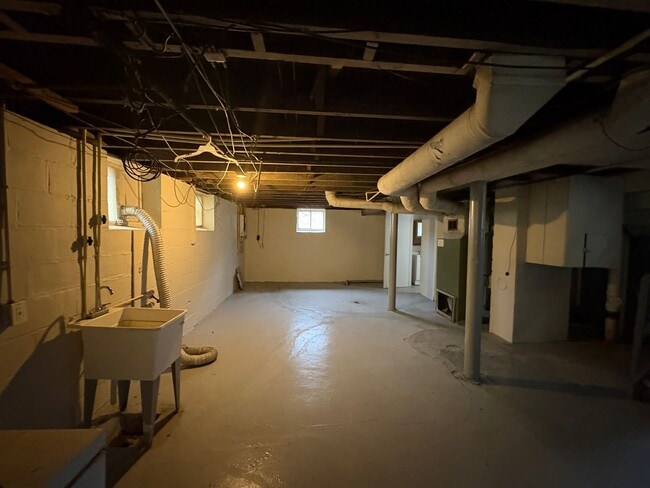 Building Photo - 11110 Vernon Ave