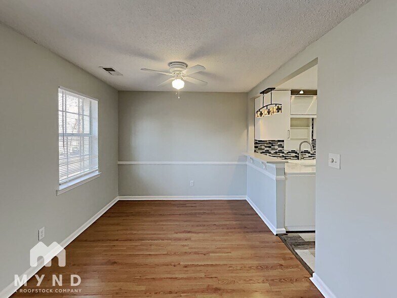 Building Photo - 320 Navajo Pines Dr