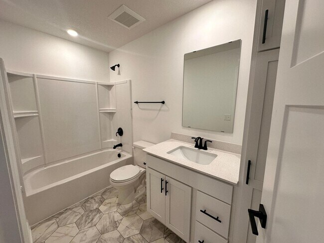 Building Photo - 5279 Long Pointe Pass