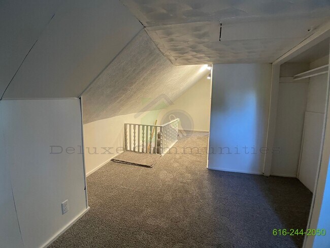 Building Photo - Spacious 4 Bedroom- Whole Home! Available ...