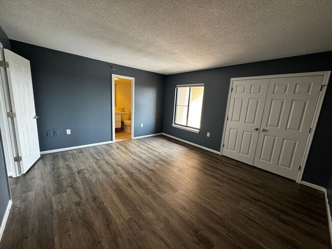 Building Photo - Urban Living at Its Finest: Spacious 2BR, 2BA Condo in Courthouse