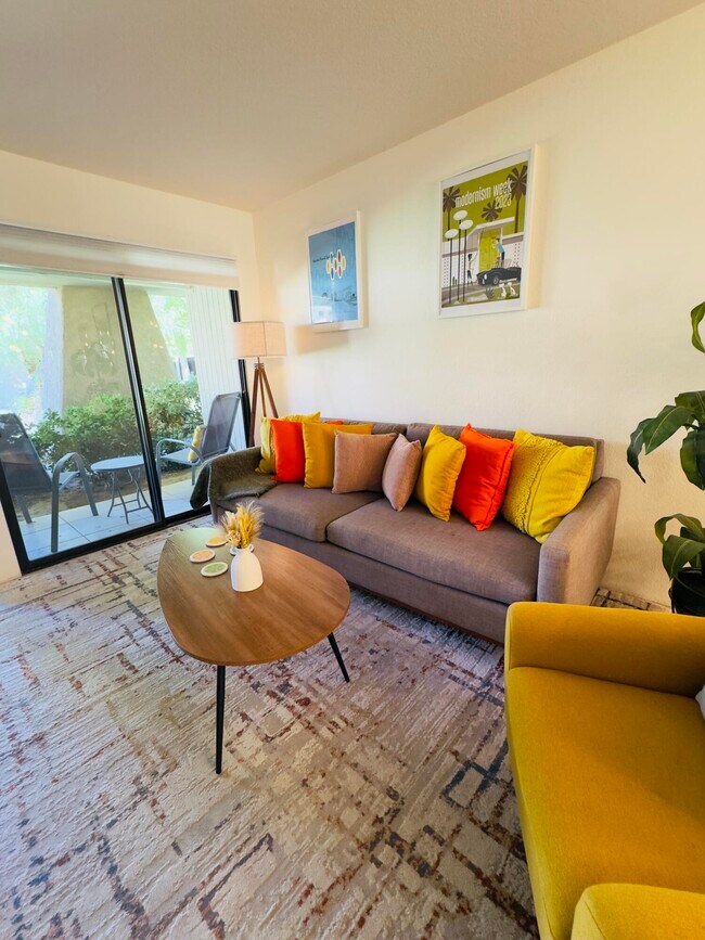 Building Photo - 2801 Los Felices Cir E