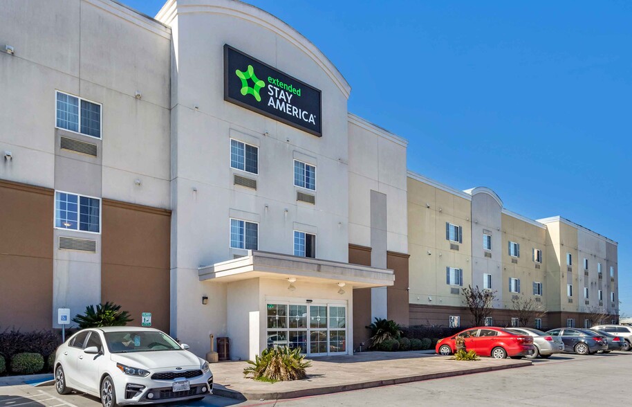 Building Photo - Furnished Studio-Houston - IAH Airport