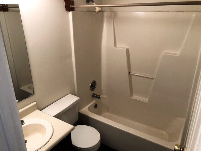 Building Photo - Great Bungalow in 28409! 2 Bed / 2 Bath