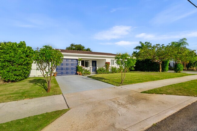 Building Photo - 1906 N Lakeside Dr