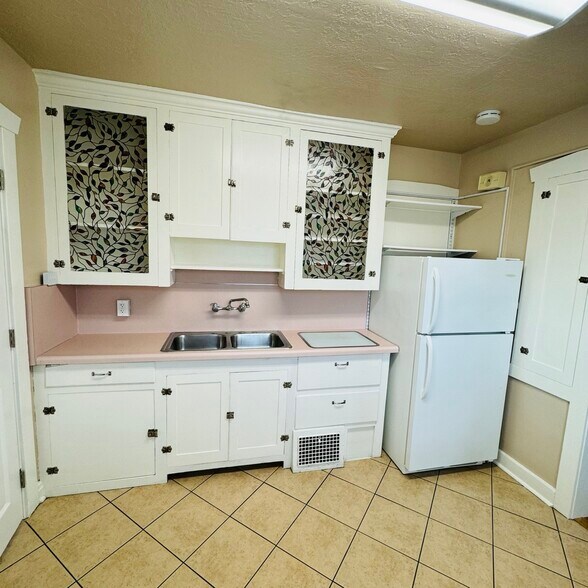 Building Photo - 732 S 900 E