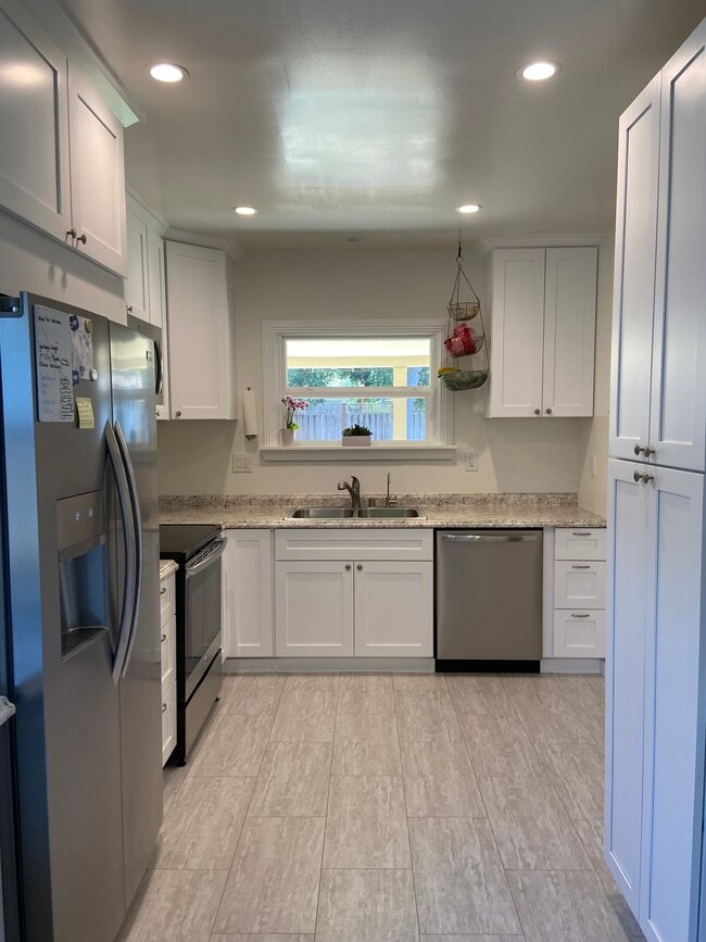 Kitchen with stove, microwave, dishwasher and fridge - 2034 Augustan Ave