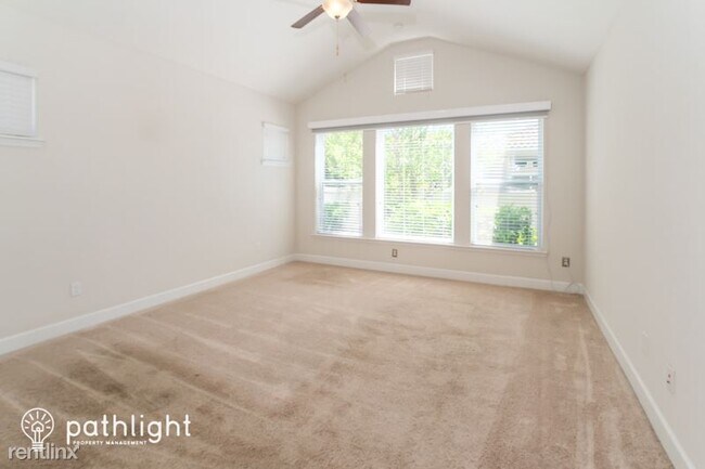Building Photo - 4 br, 3 bath House - 33 Paradise Valley Dr