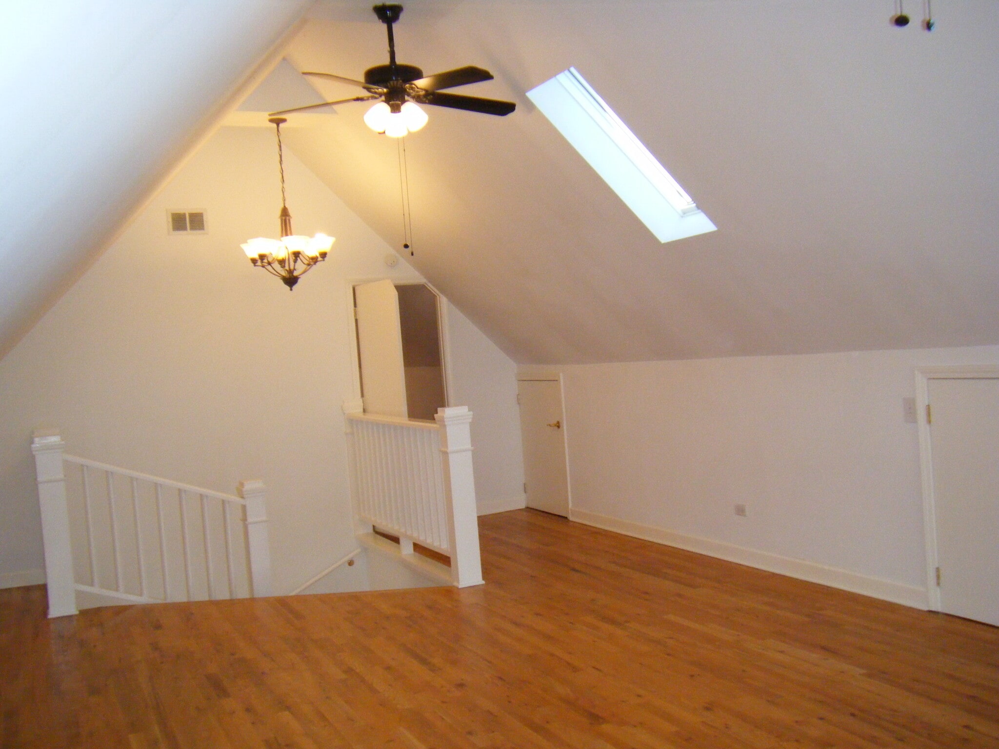 Building Photo - 1428 N Greenview Ave