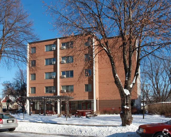 Building - 3205 E 37th St