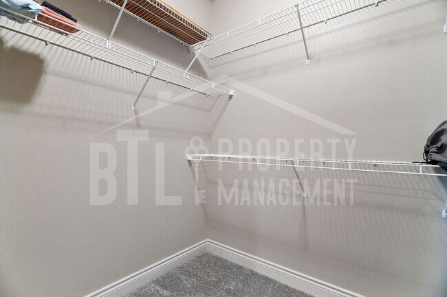 Building Photo - 3 Bedroom/2 Bath Duplex in Stonebridge Vil...