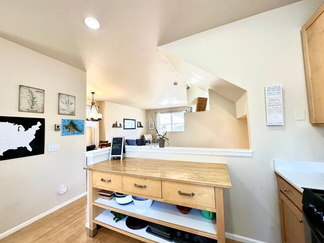 Building Photo - 3bd/2.5ba Sammamish Townhouse