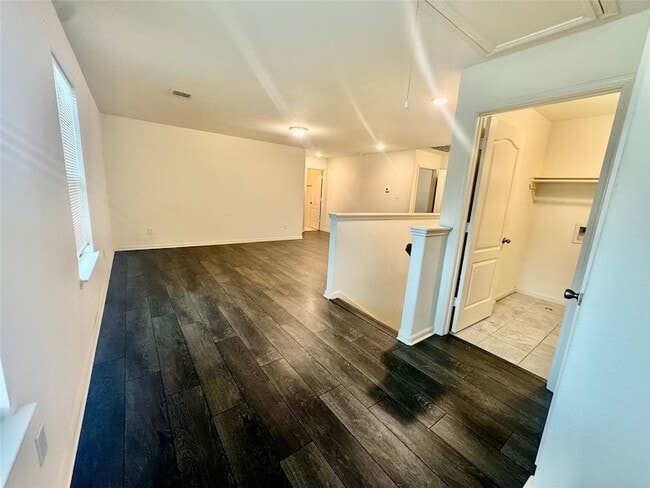 Building Photo - 2518 Boxwood Park