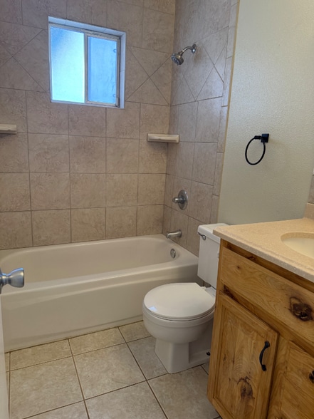 Building Photo - 2237 Davis Ave