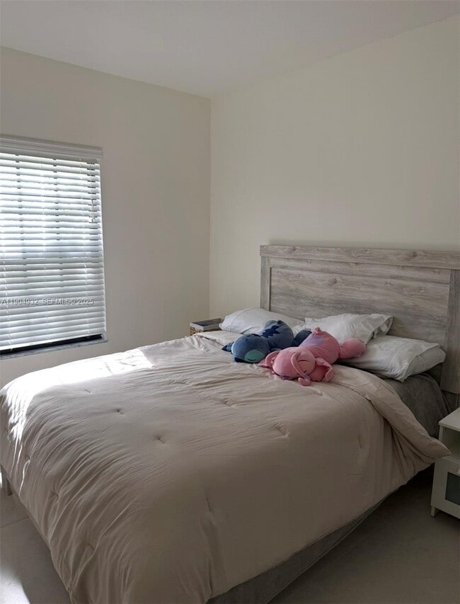 Building Photo - 481 NE 194th Terrace