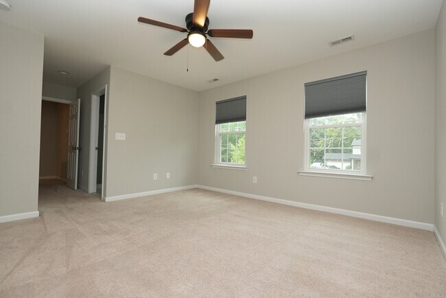 Building Photo - A charming house with 4 beds and 3.5 bath ...