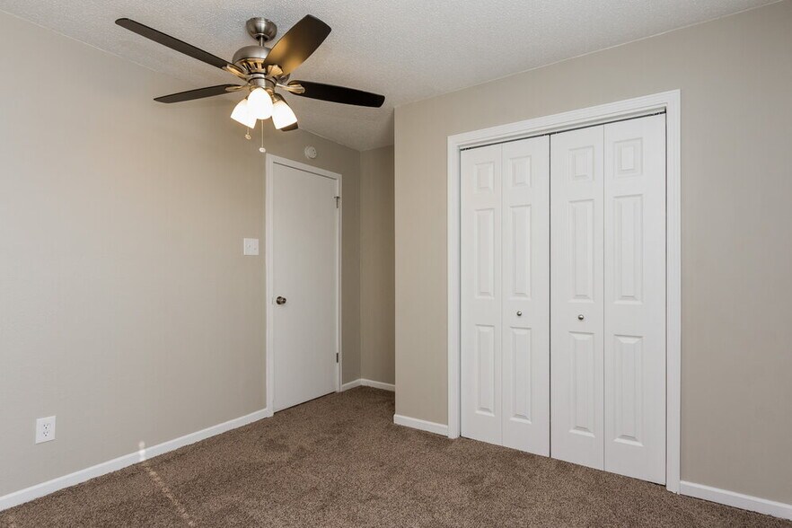 Building Photo - 9160 Middlebury Way