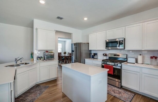 Building Photo - 8424 Gray Squirrel Ln.