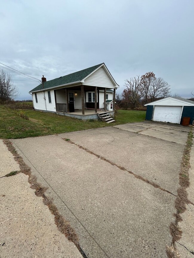 Building Photo - Charming 2-Bedroom Home with Spacious Land...