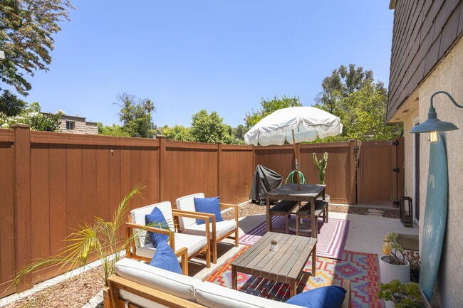 Building Photo - 27462 Country Glen Rd