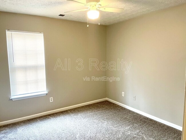 Building Photo - 460 Mountainview Dr