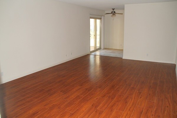 Building Photo - 301 Knob Hill Ave