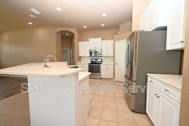 Building Photo - 2618 High Ridge Dr