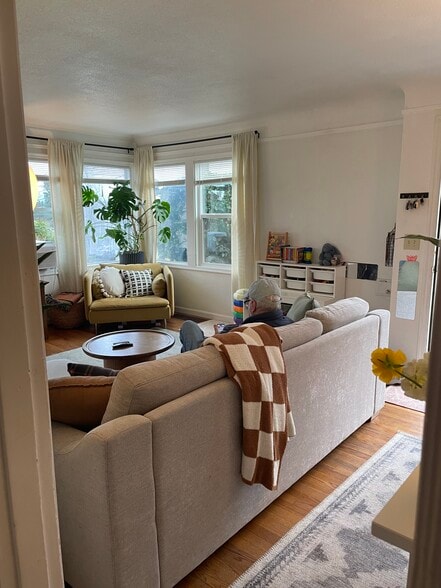 Additional living room - 1409 NE 71st Ave