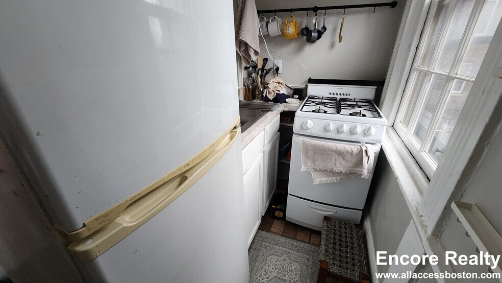 Building Photo - 9 Champney Pl