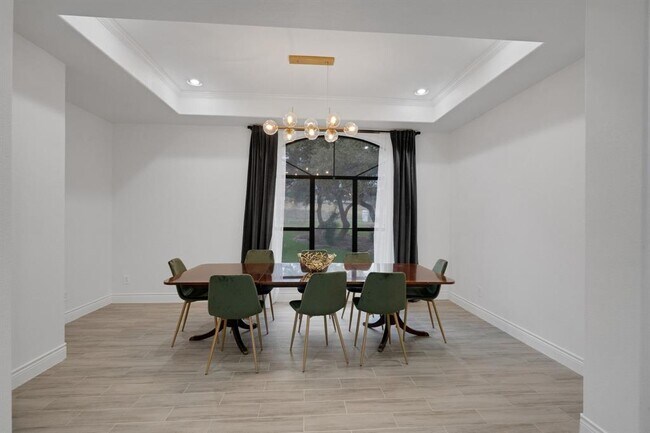 Building Photo - 608 Lakeway Dr
