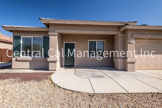 Building Photo - 4 Bedroom, 3 Bath Home in the Desired Southwest - $2495 per month!