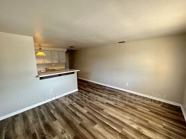 Building Photo - 1016 E Seneca Ave