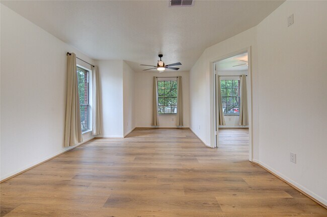 Building Photo - 902 Mesa Terrace Dr