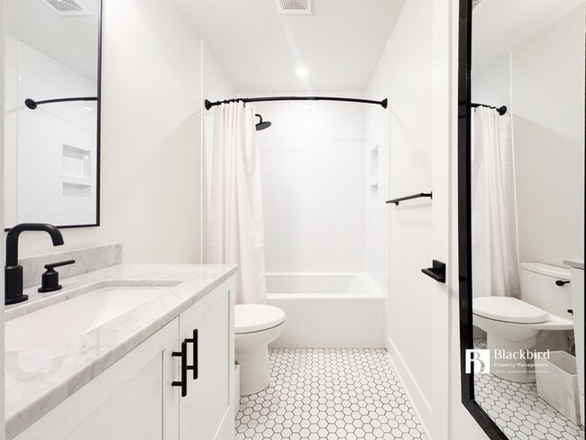 Building Photo - 1011 18th St NE