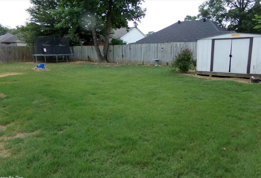 Building Photo - 2309 Greenleaf Dr